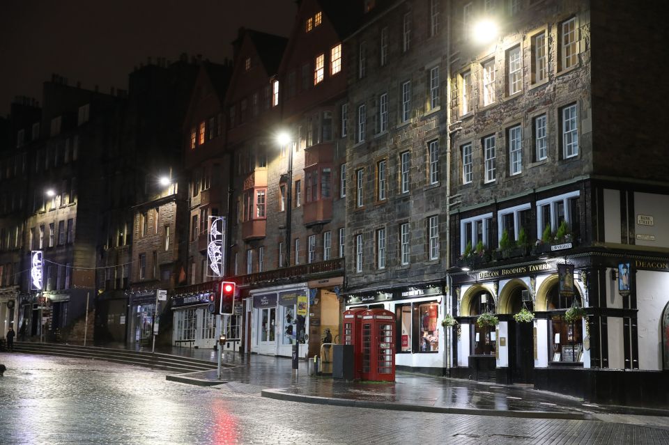 Quiet streets in Edinburgh on New Year's Eve