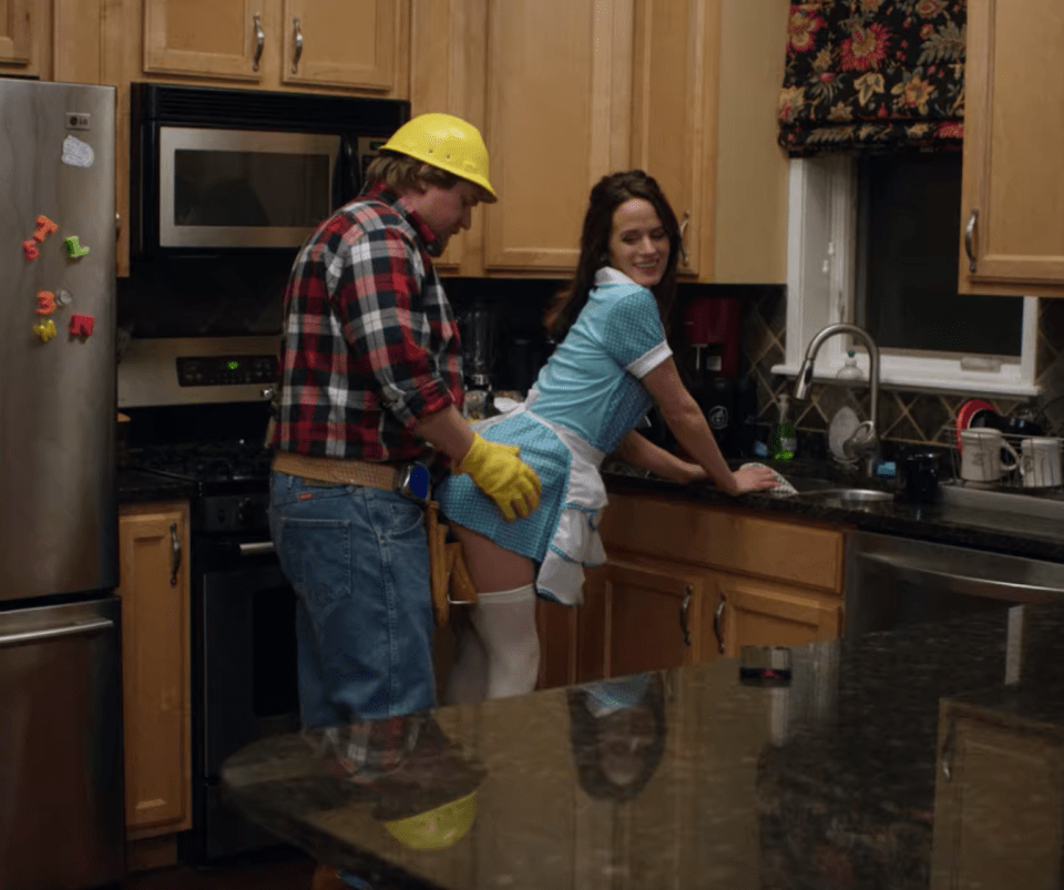 Kyle (Michael Chernus) and Andi (Elizabeth Reaser) try to spice up their sex life in the first episode of Easy