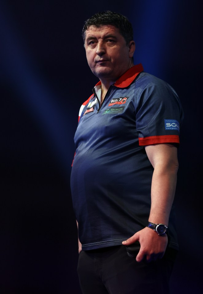 Mensur Suljovic's slow play riled two-time world champ Anderson