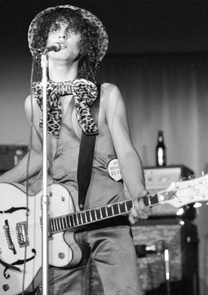 Sylvain Sylvain performing in London in 1973