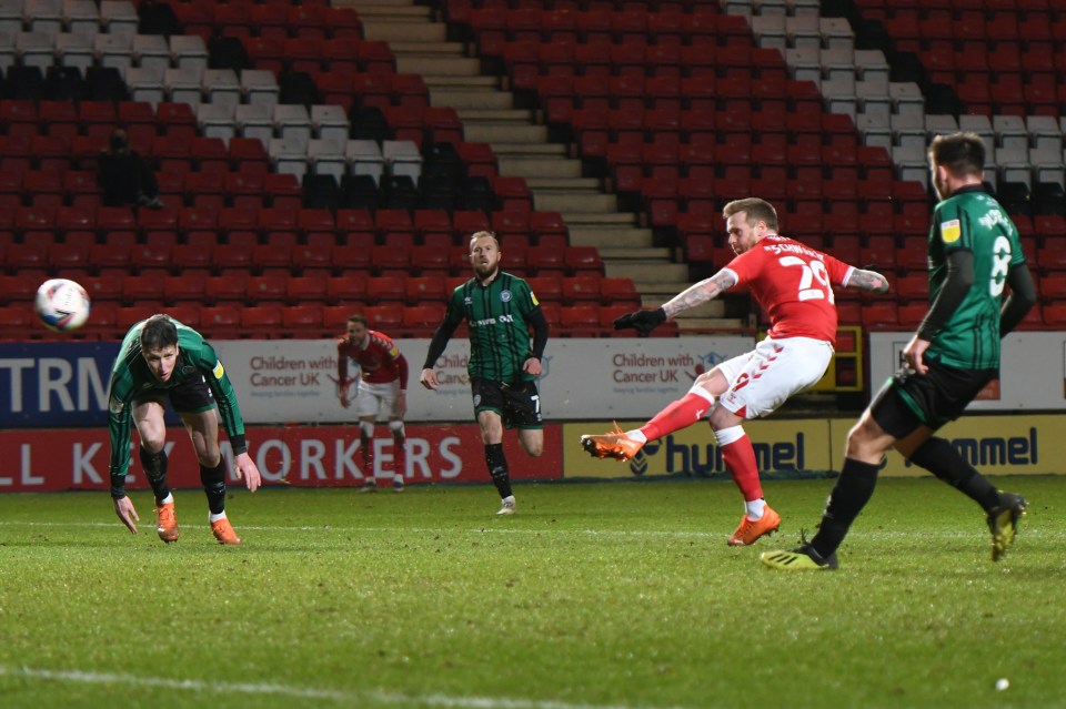 Charlton's new signing Ronnie Schwartz fires home against Rochdale