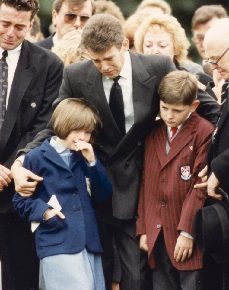 Lauren with dad Alistair and brother Matthew at Penny's funeral in 1991