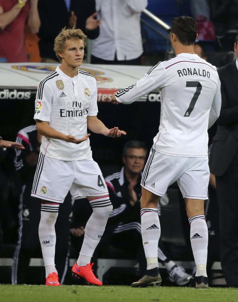 Odegaard replaces Cristiano Ronaldo in a 2015 La Liga game