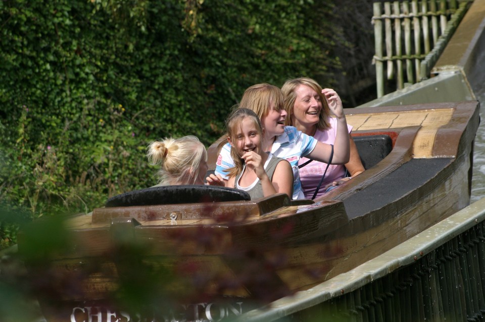 We've found the best deals on short breaks and day trips to the UK's top theme parks