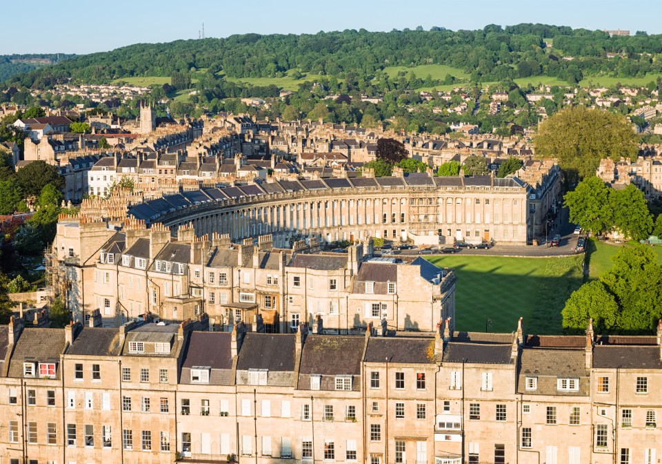 Many streets in Bath were used including the Royal Crescent which doubled up as Grosvenor Square