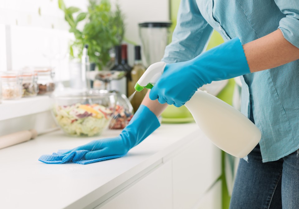 Cleaning your home doesn't need to be complicated - lemon juice, bicarb & vinegar are all you need