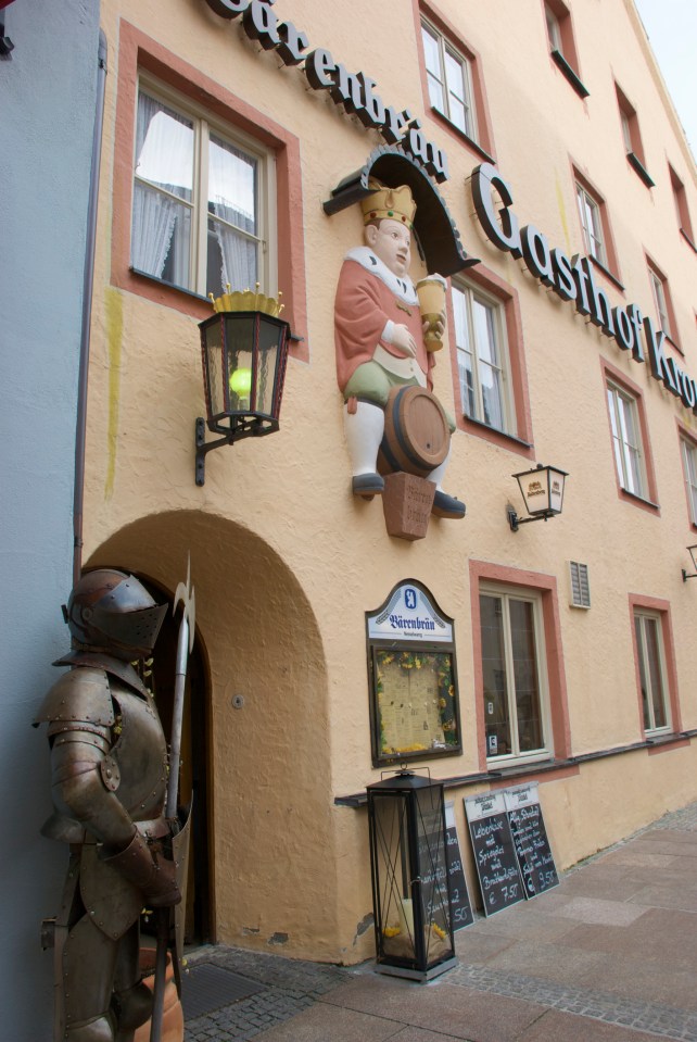 Gasthof Goldgasse comes with wooden beams and hidey-holes