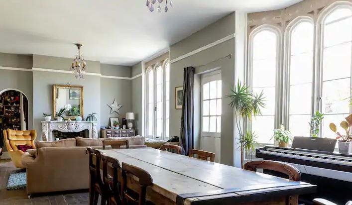 Rooms have high ceilings in classic Georgian style