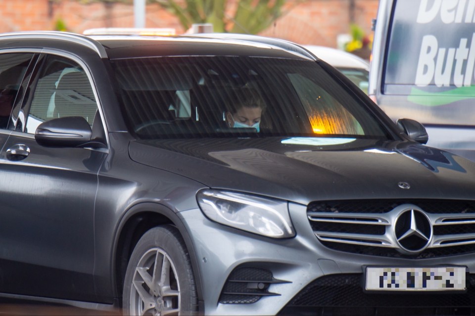 Zara was reunited with her partner, who filling up the car with petrol