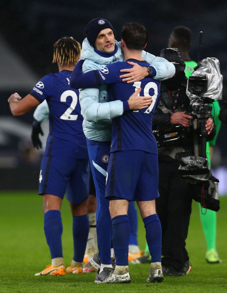 Thomas Tuchel and Mason Mount share a hug after beating Spurs