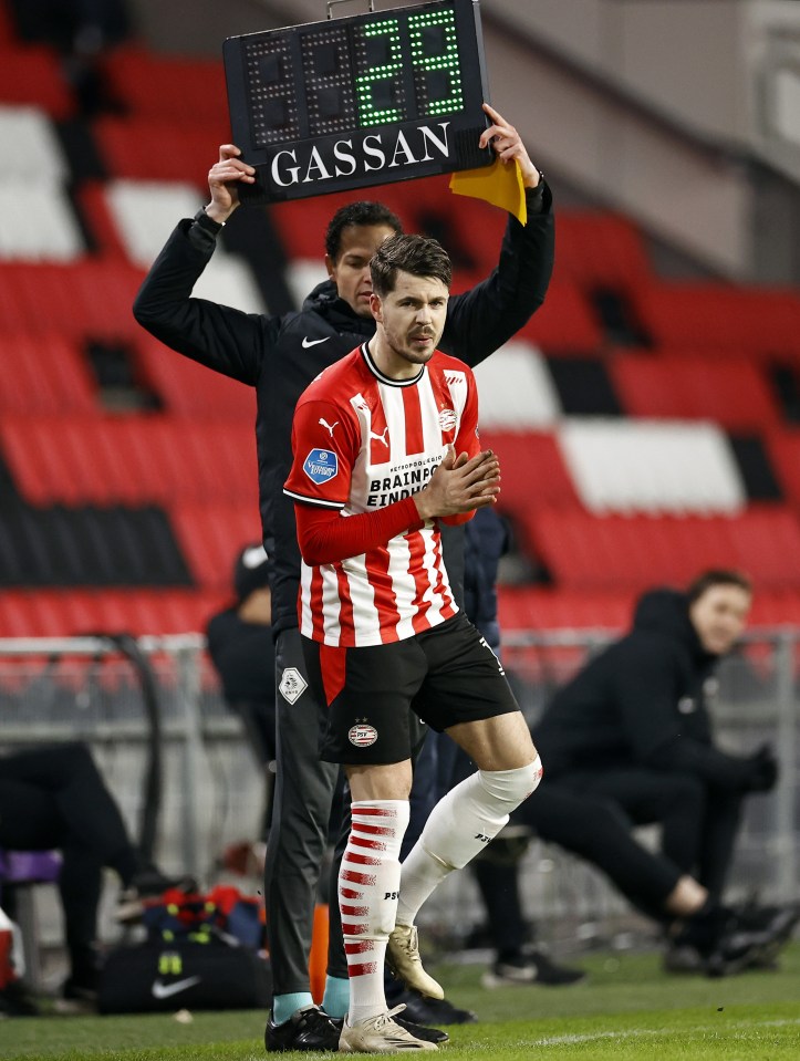 The Dutch midfielder was subbed on for PSV against AZ Alkmaar