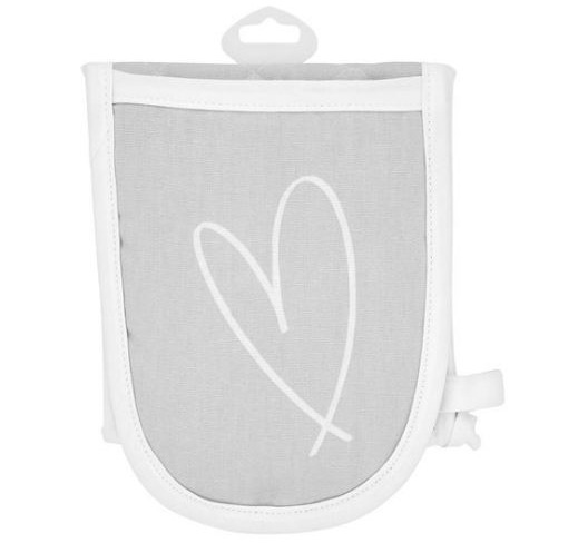 While the kitchen range includes oven mitts, mugs and cleaning cloths