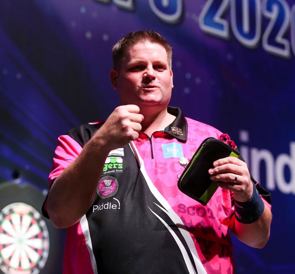 Former BDO world champ Scott Mitchell slammed the organisation chiefs as 'cringe-worthy'