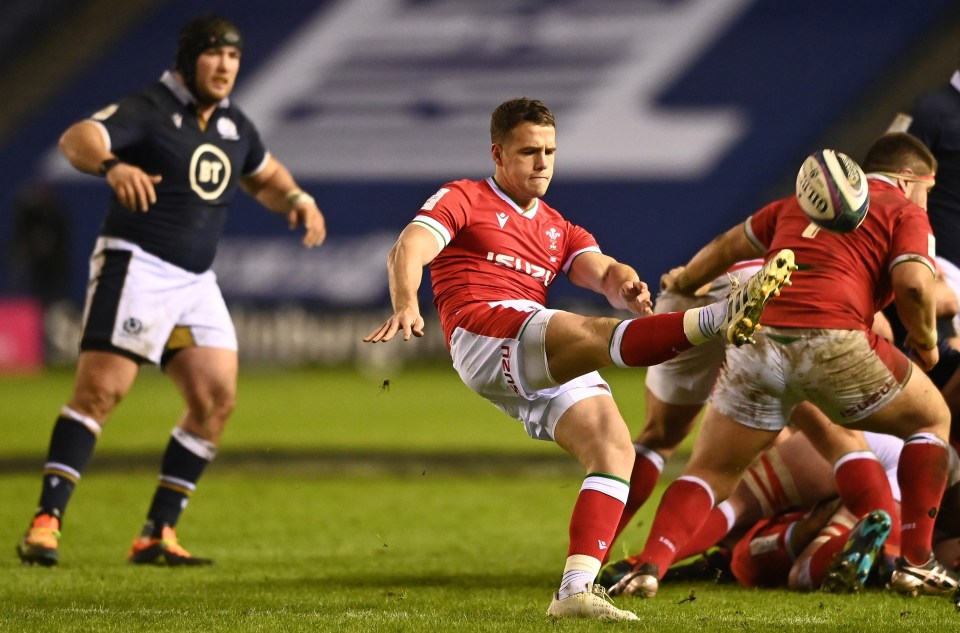 James Botham clears as Wales narrowly beat Scotland 25-24 at Murrayfield