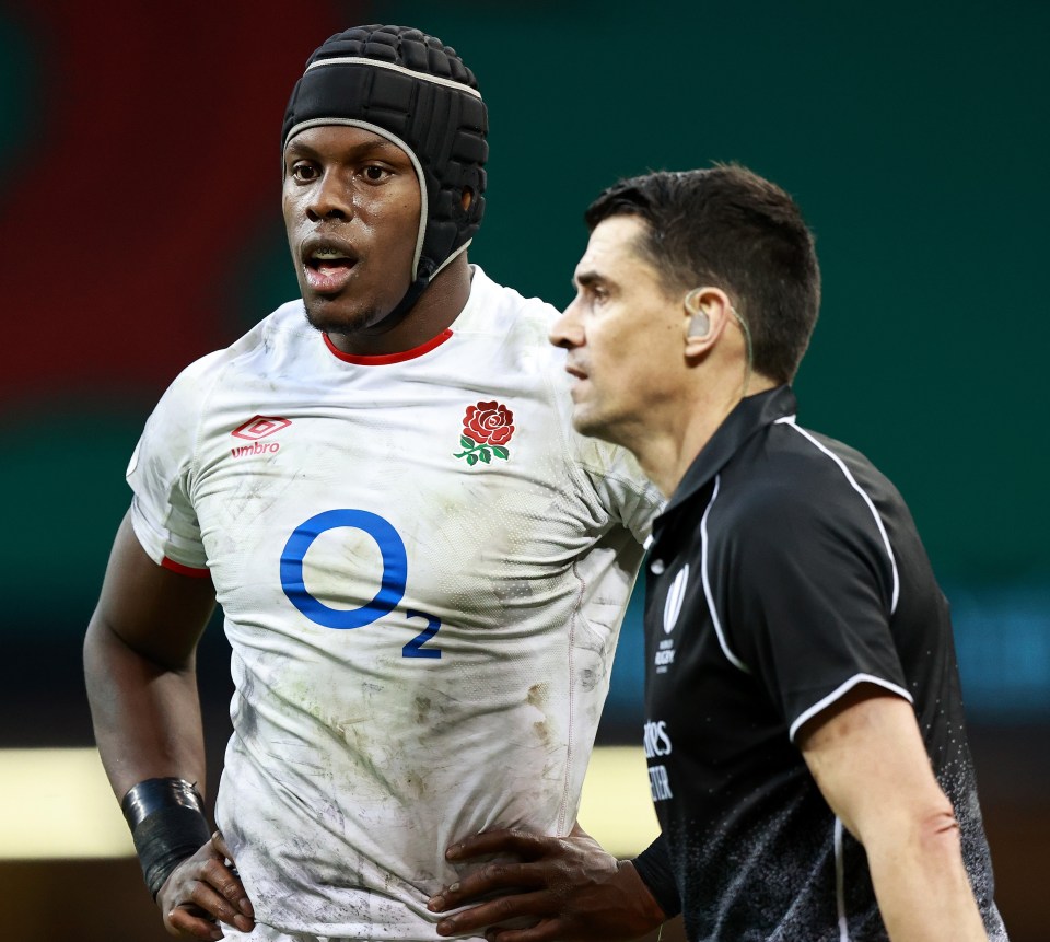 SunSport columnist Nick Easter questioned the performances of Maro Itoje as well as ref Gauzere