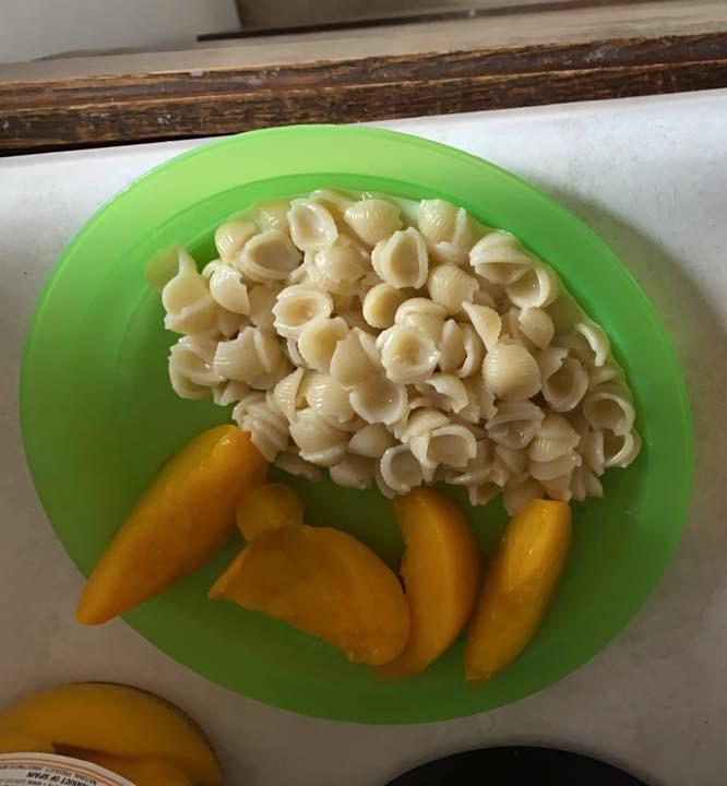 The mum made a 'lazy' lunch of pasta and tinned peaches for her kids