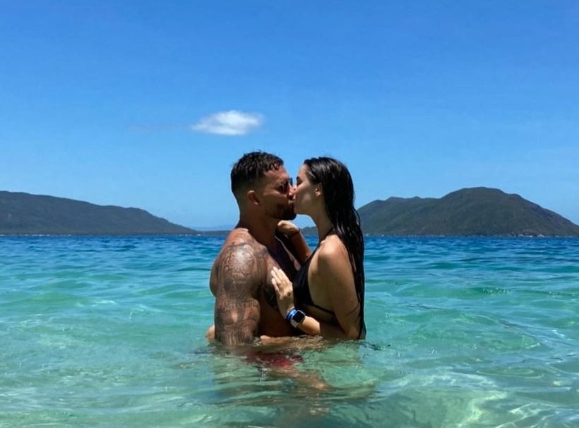 The loved-up pair enjoyed a romantic getaway to Queensland