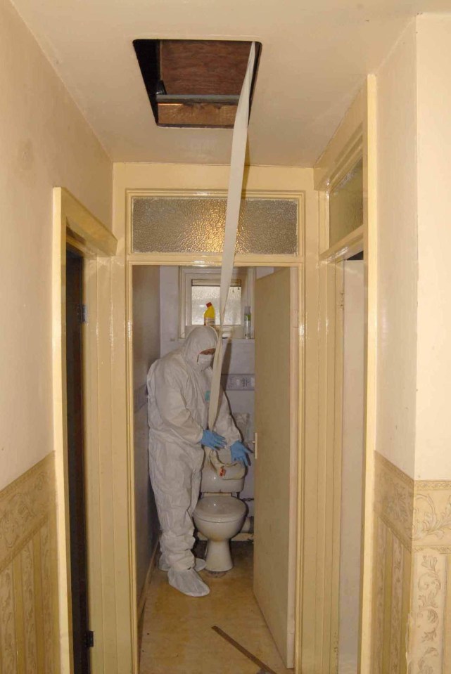 A forensic officer with the strap attached to the ceiling which Donovan used to tie Shannon up when he had to leave the flat