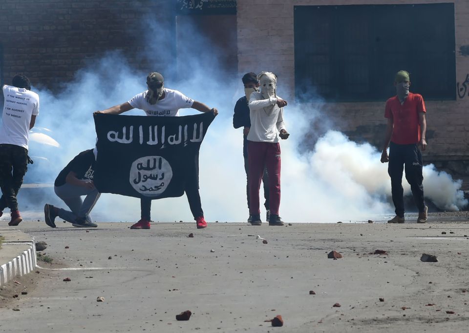 The ISIS flag on display in the Indian city of Srinagar