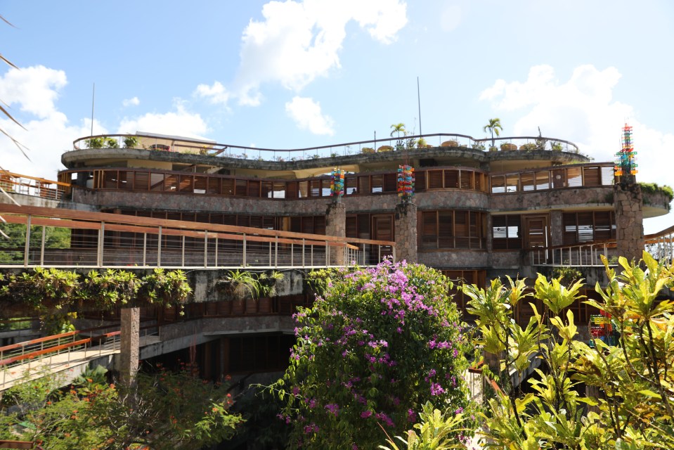 Open to the elements, the Jade Mountain rooms offer unparalleled views of the exquisite scenery