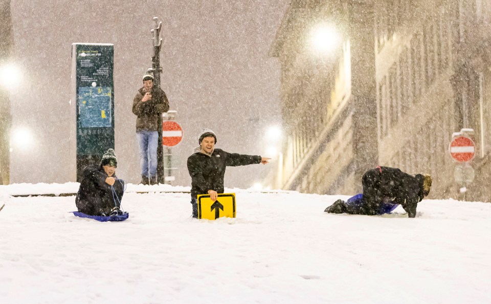 Heavy snow in Glasgow city centre