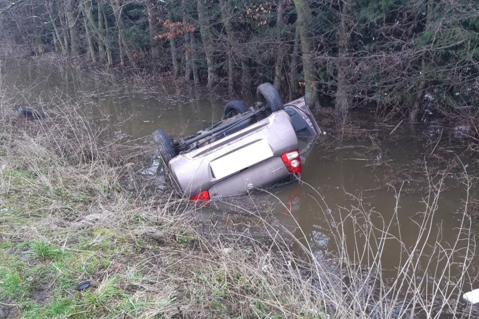 A car skidded out of control and turned turtle in an icy, water-filled roadside ditch in Wisbech on the Lincolnshire- Cambridgeshire border