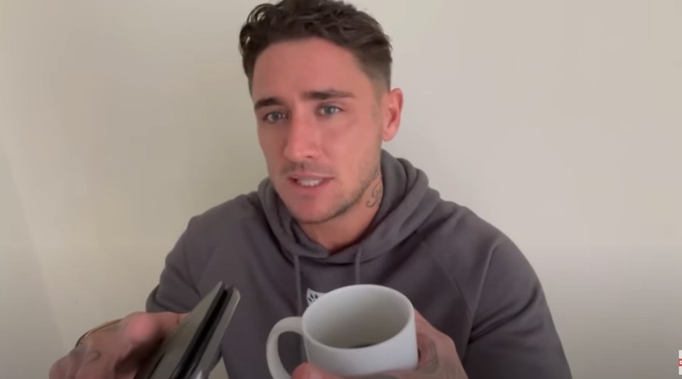 Stephen Bear is auditioning for new girlfriends via his YouTube channel