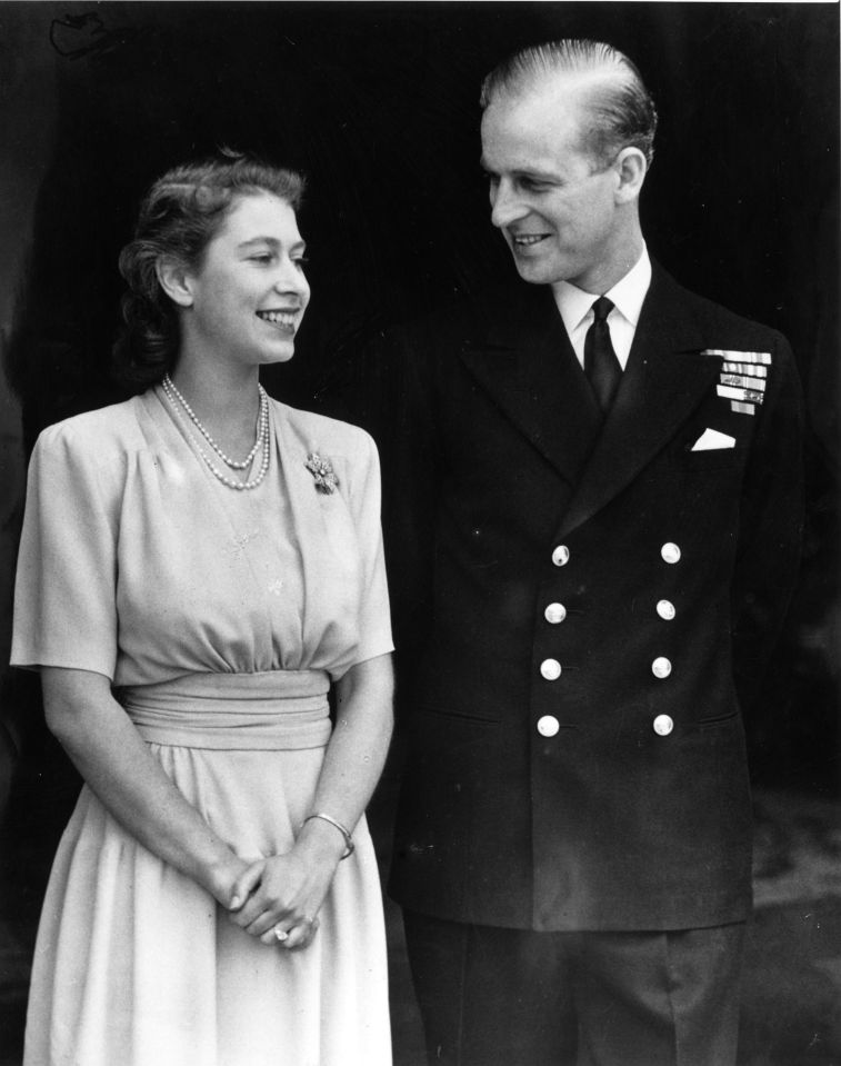 The Queen wore the same flower brooch for her 1947 engagement photo