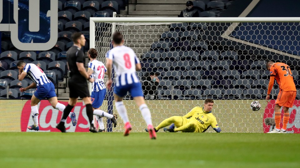 Porto snatched an early lead in the last-16 first leg