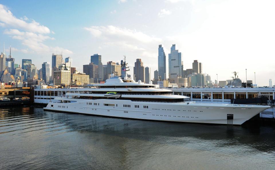 The colossal Eclipse sails into New York harbour