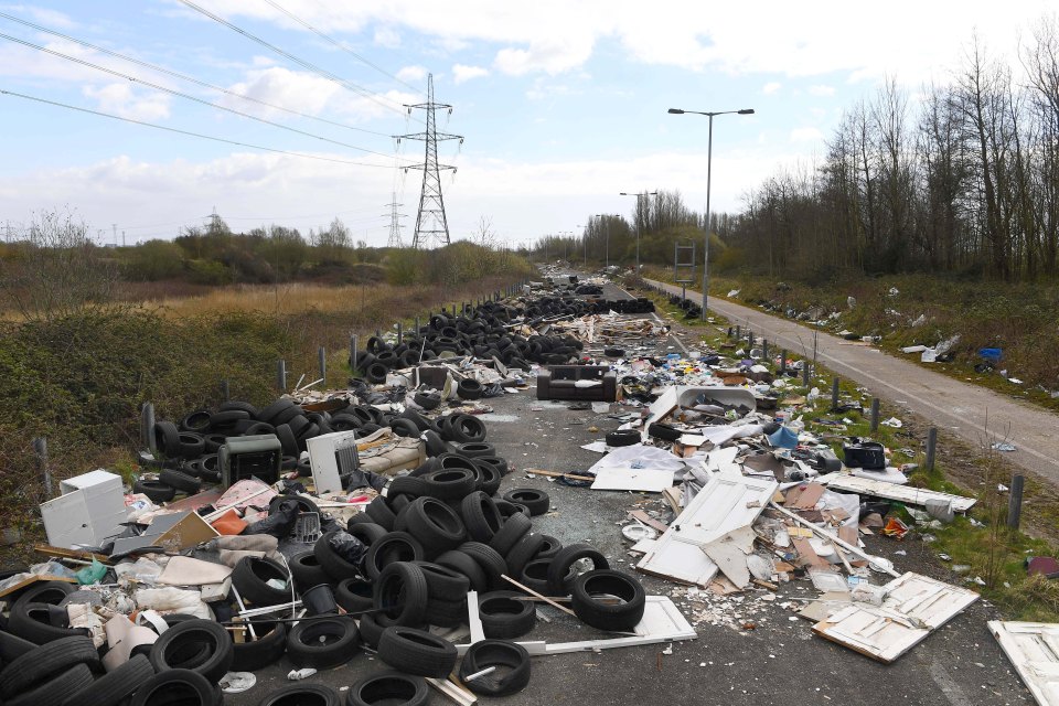 The serial dumper uses fake number plates on his tipper van to carry stacks of waste to unload it at deserted roadsides