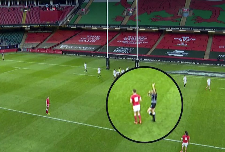 England were still resetting when the referee allowed Dan Biggar to take the penalty