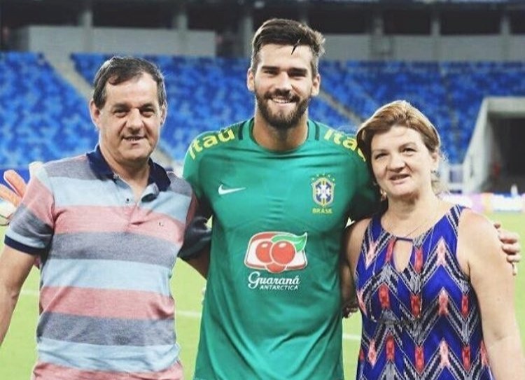 Alisson alongside father Jose and mother Magali on Brazil duty