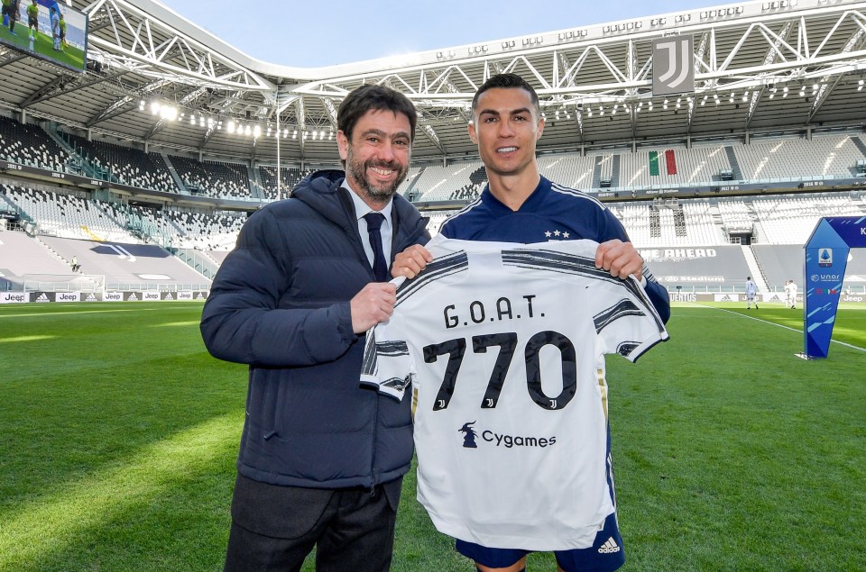 Juve president Andrea Agnelli presents Ronaldo with the special top