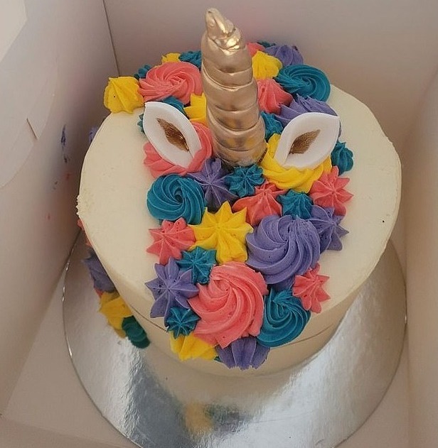 The angry mum even shared a snap of the unicorn cake she bought to feed the guests