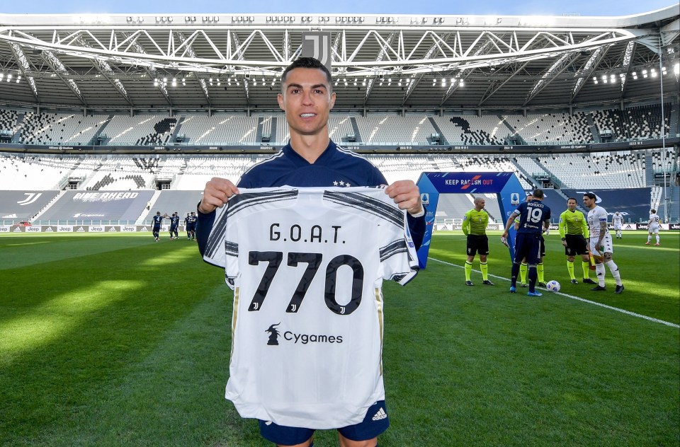 Cristiano Ronaldo poses with his 'GOAT 770' Juventus shirt