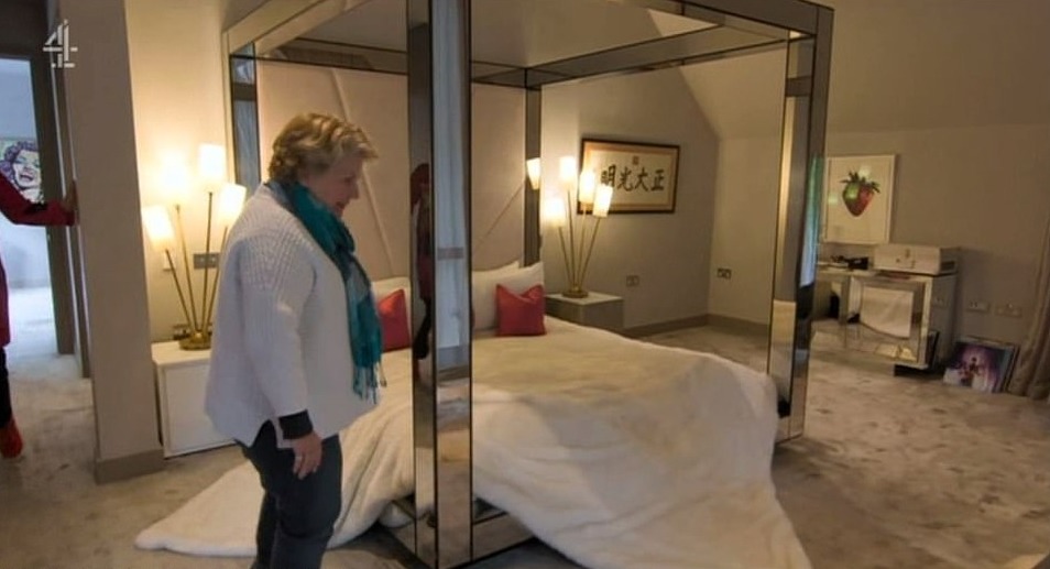 Sandi Toksvig and Prue Leith were impressed with a mirrored four-poster bed