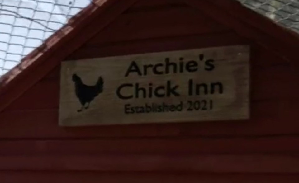 This sweet sign showed the couple's son Archie obviously loved the family's hens