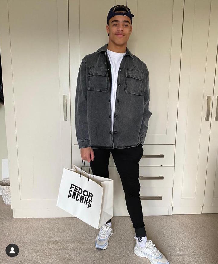 Man Utd star Mason Greenwood shows off his Fedor Sneaks shopping bag