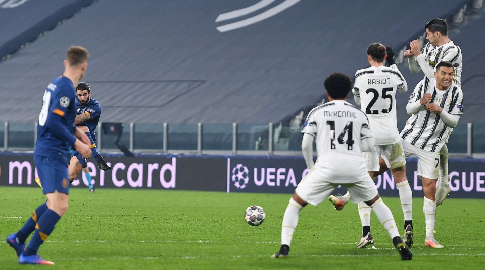 Alvaro Morara, Cristiano Ronaldo and Adrien Rabiot turned their back on Porto's winning free-kick