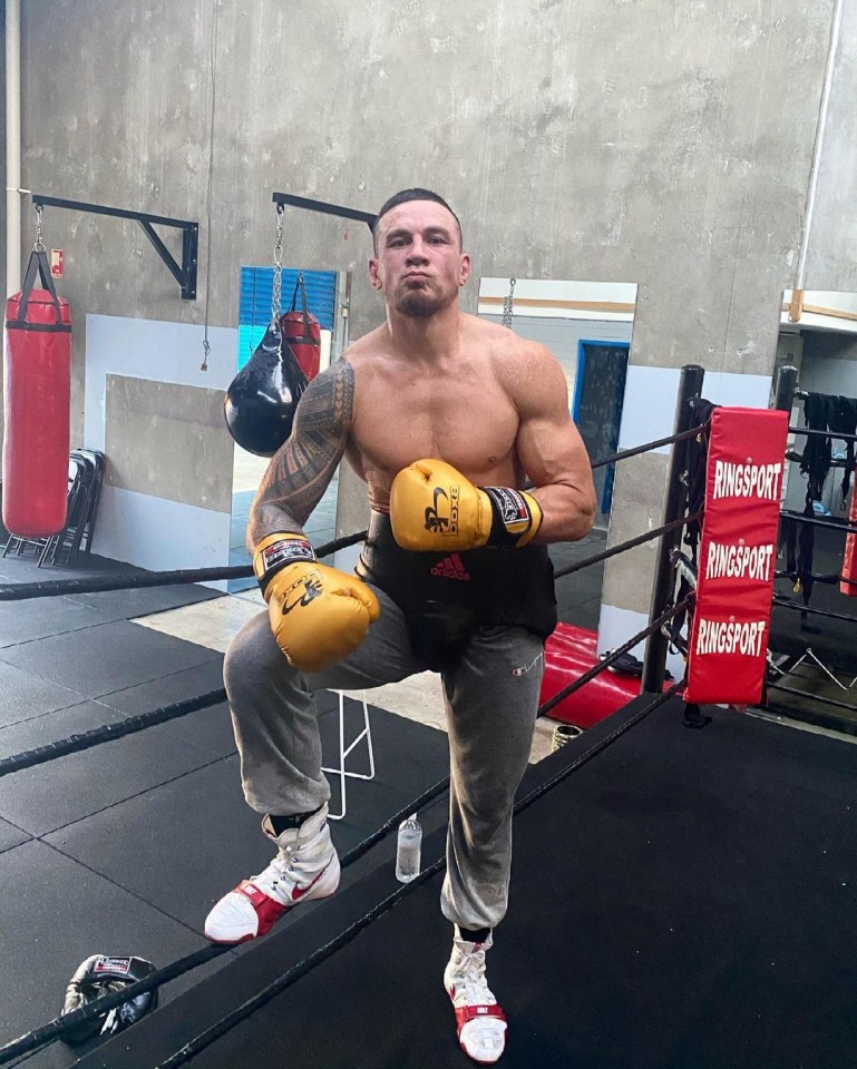 Sonny Bill Williams has quit rugby to become a full-time boxer