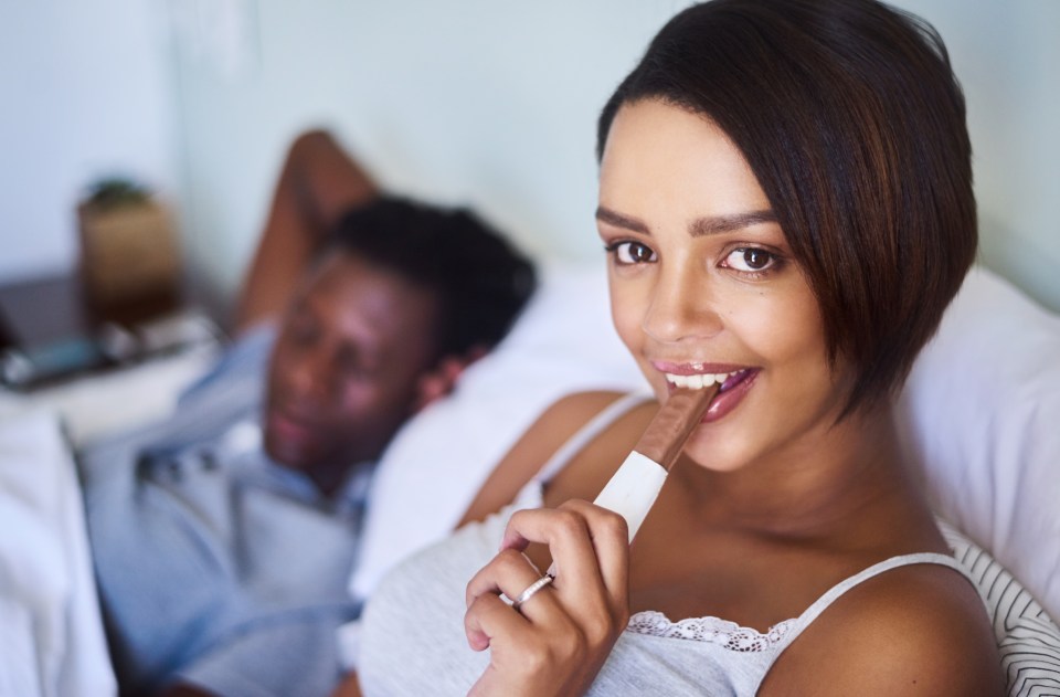 Researchers reckon women who regularly scoff a bar or two of chocolate are less inclined to get steamy between the sheets