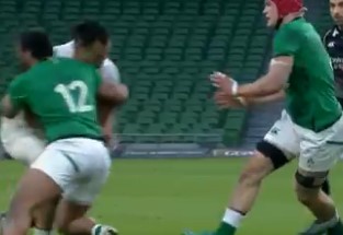 Bundee Aki catches Billy Vunipola's chin with his shoulder