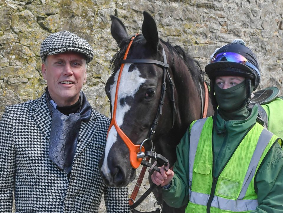 The horse will race in 'United red and City blue' in tribute to Manchester's two largest football clubs