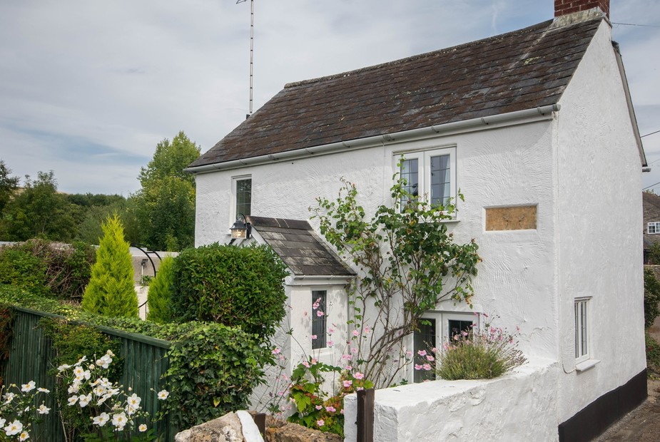 A dog-friendly pub is just a short walk away