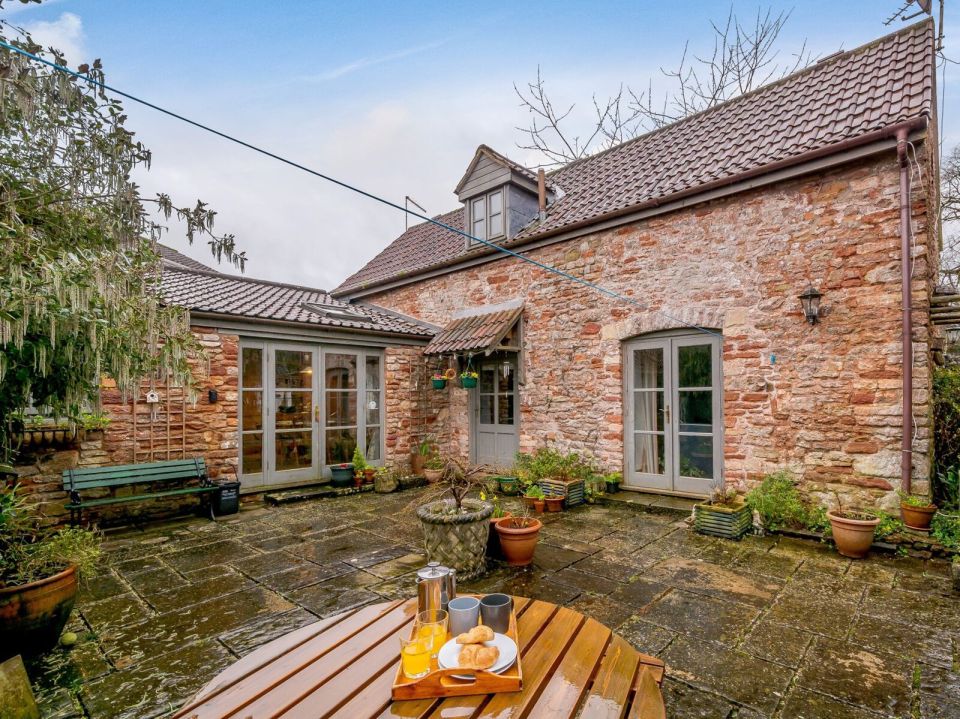 This cottage in Somerset is not far from historic Wells, Cheddar, Bath and Bristol.