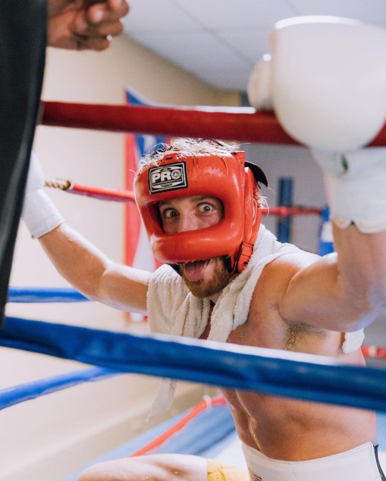 Logan Paul in training to fight Floyd Mayweather