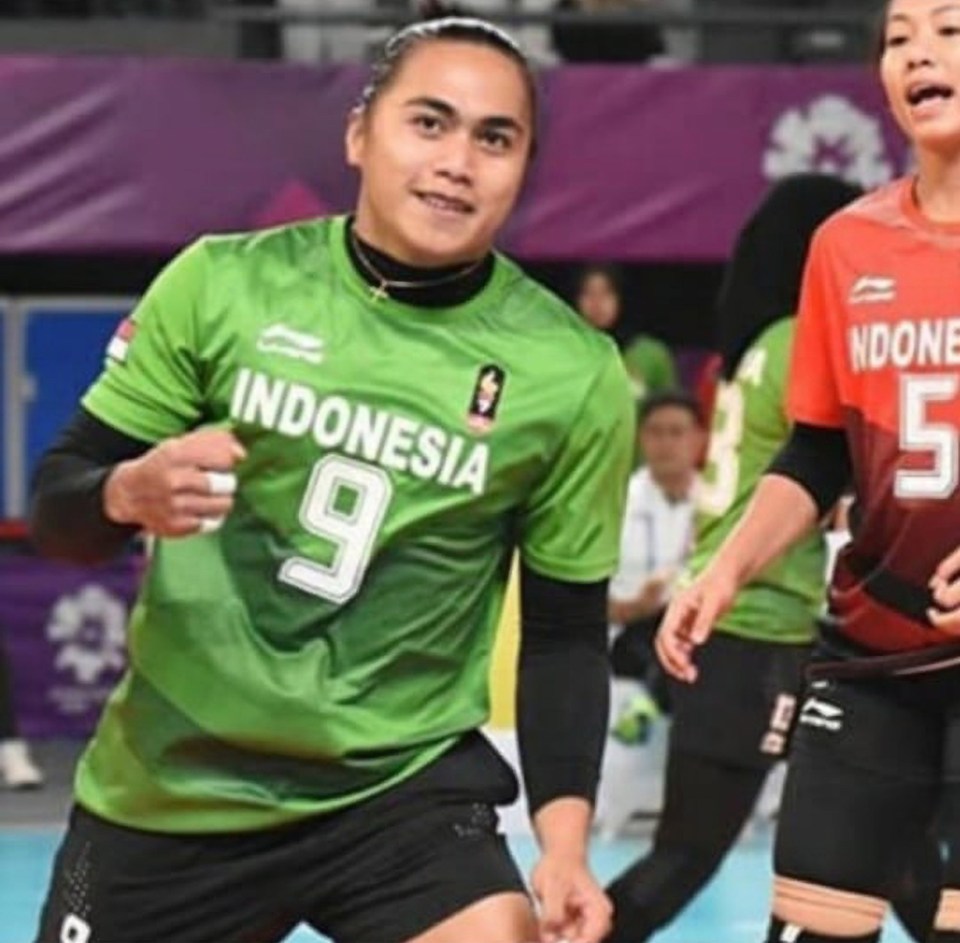 Aprilia Manganang played volleyball for Indonesia's women's side