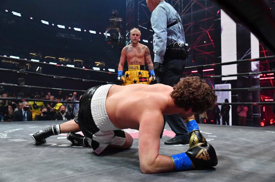 Ben Askren knocked out in round one