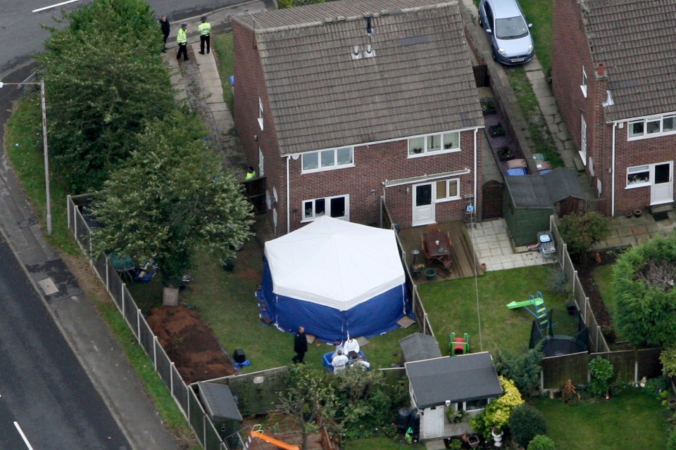 Aerial of the close in Mansfield where the bodies were found in the garden